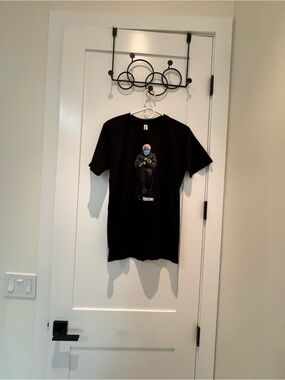 Bernie Sanders Graphic Short-Sleeve the man the mittens meme size M